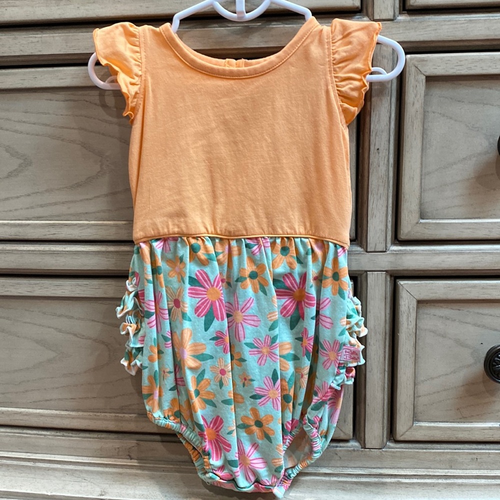 Ruffle butts onesie. Never been worn.